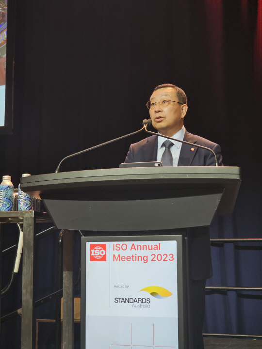 조성환 현대모비스 사장이 21일 오후(현지시간) 호주 브리즈번에서 열린 국제표준화기구(ISO) 정기총회에서 발언을 하고 있다. 현대모비스 제공